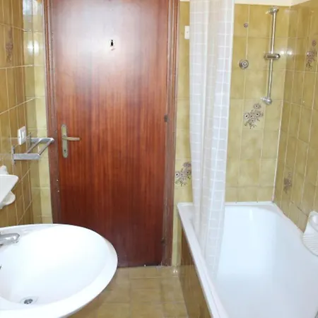 Novella 1 E 2, A Con Posto Auto * Numana