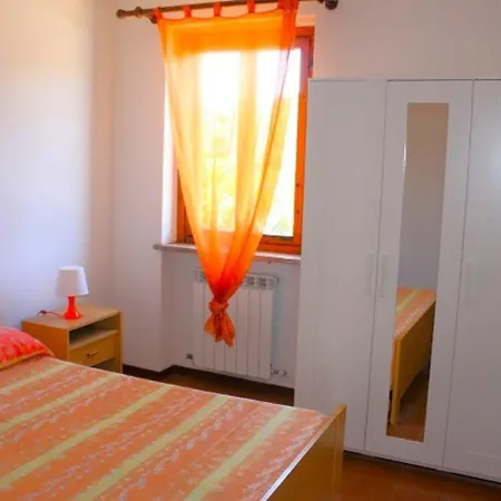 Novella 1 E 2, A Con Posto Auto Appartement